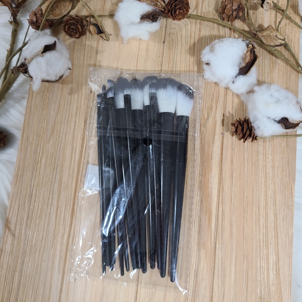 🎉🎉HOST PICK🎉🎉NEW🎉🎉 13PC BLACK AND WHITE Soft and Fluffy Makeup Brush Set - Picture 14 of 15
